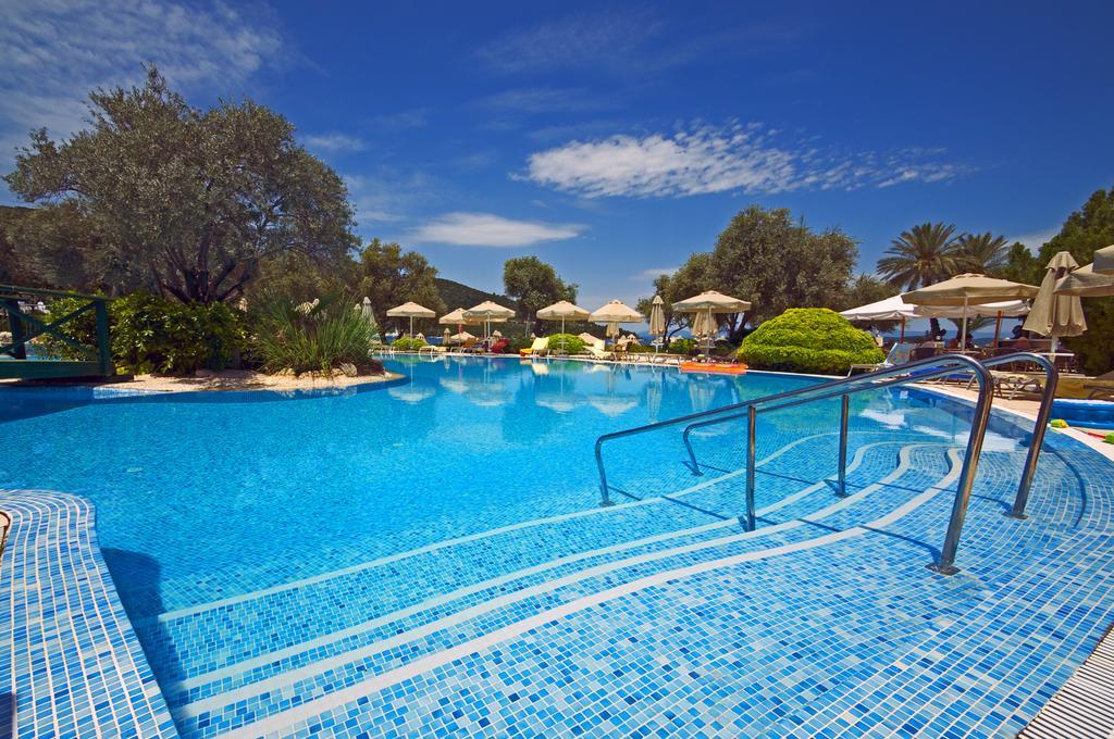 Izer Hotel Beach Club Торба Экстерьер фото
